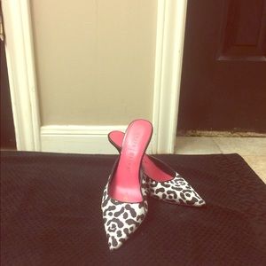 White And black heels size 6.5